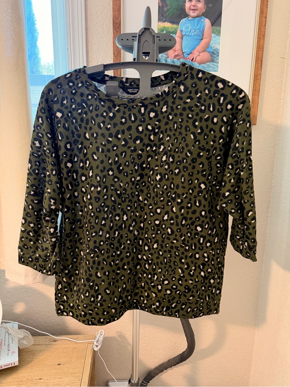 Vera Wang Olive Leopard Print Women’s Top - 3/4 Sleeve Large